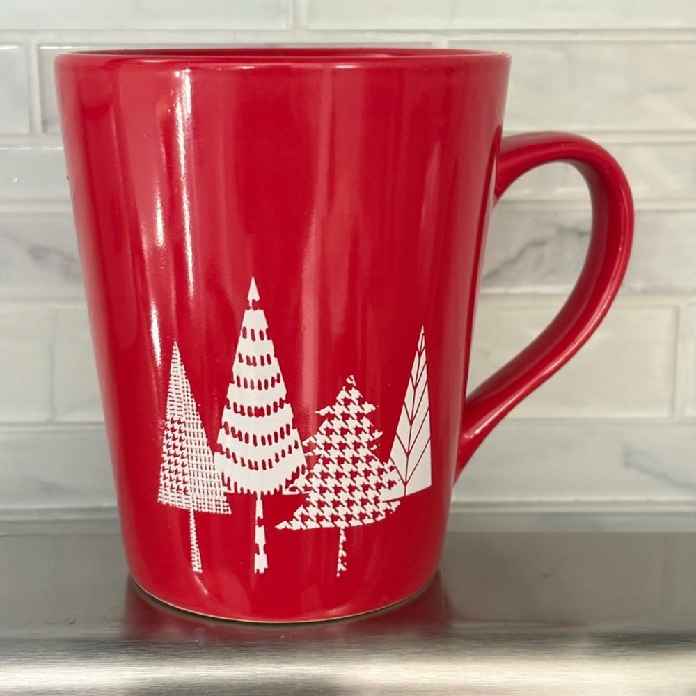 Starbucks red ceramic holiday coffee mug. 2017. 13 oz. Christmas trees